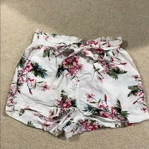 Floral print waist tie paper bag shorts